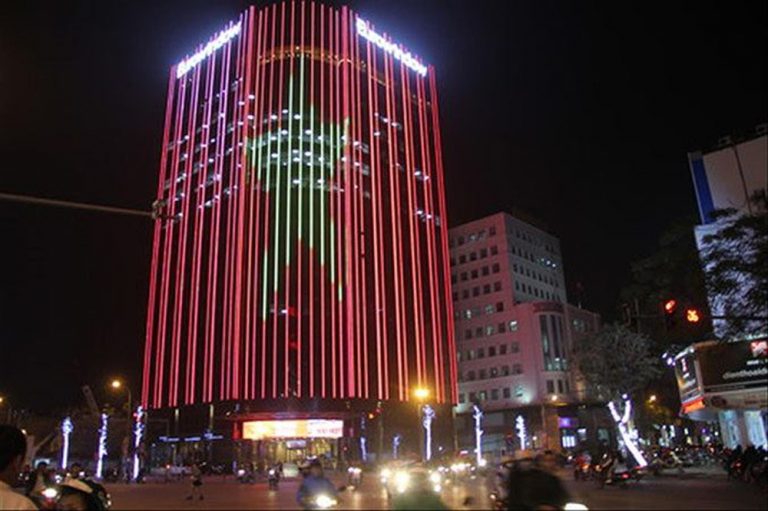 Đèn led chiếu sáng tòa nhà