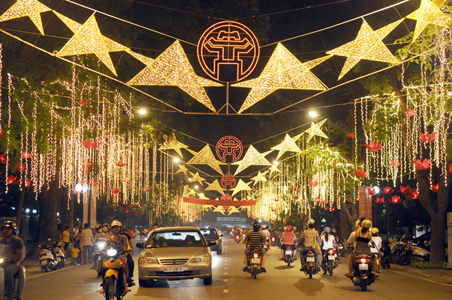 Trang trí led ngang đường tại Hà Nội
