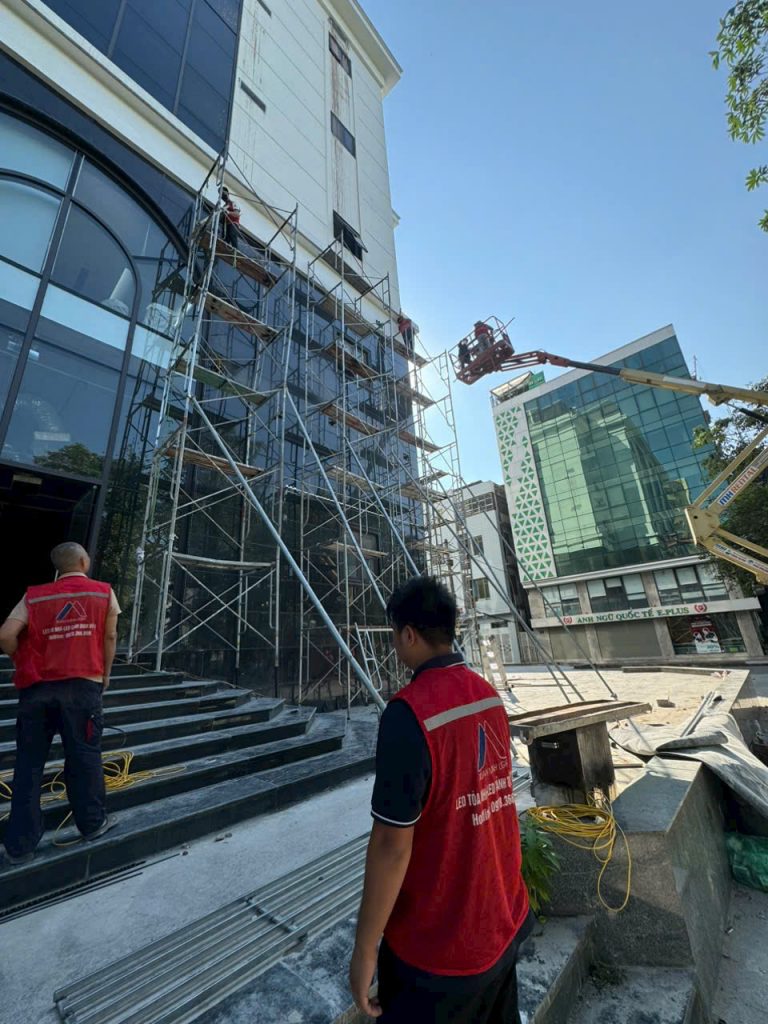 Sửa chữa led trang trí tòa nhà