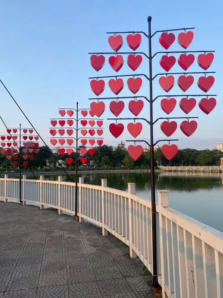 Cây trái tim bằng mica