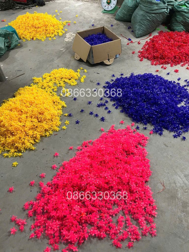 Bán hoa nhựa